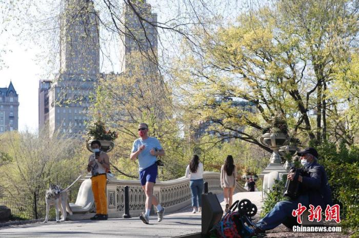 当地时间4月28日，新冠肺炎疫情下的纽约中央公园。
<a target='_blank' href='http://www.chinanews.com/'>中新社</a>记者 廖攀 摄