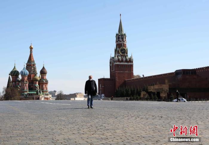 当地时间5月1日，莫斯科迎来一年一度的劳动节。受疫情影响，今年的莫斯科变得静悄悄的。往日熙攘的红场，人很稀少。
<a target='_blank' href='http://www.chinanews.com/'>中新社</a>记者 王修君 摄