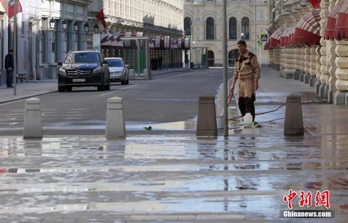 当地时间5月1日，莫斯科迎来一年一度的劳动节。受疫情影响，今年的莫斯科变得静悄悄的。市中心地段，人非常少。 <a target='_blank' href='http://www.chinanews.com/'>中新社</a>记者 王修君 摄