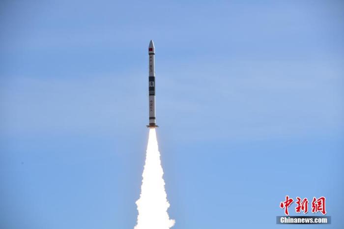 北京时间5月12日9时16分，快舟一号甲运载火箭在酒泉卫星发射中心，以“一箭双星”方式将“行云二号”01星和“行云二号”02星2颗卫星送入预定轨道，发射任务取得圆满成功。汪江波 摄