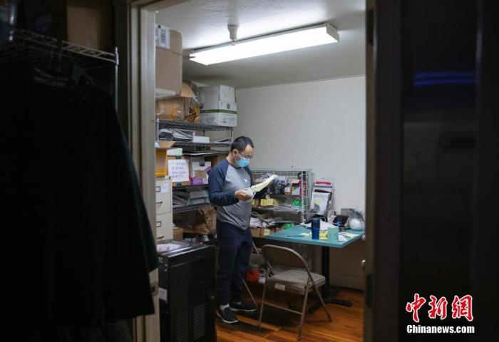 当地时间5月9日，“盐语”厨房的创办者明方全站在自己的办公室。<a target='_blank' href='http://www.chinanews.com/'>中新社</a>记者 刘关关 摄