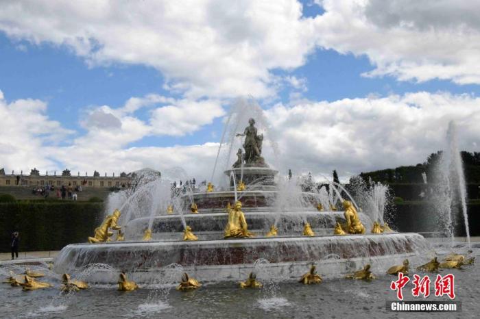 当地时间6月6日，法国凡尔赛宫的喷泉恢复运作。<a target='_blank' href='http://www.chinanews.com/'>中新社</a>记者 李洋 摄