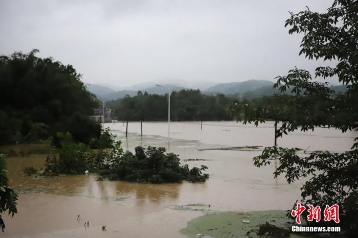 资料图：广东省清远市受连续强降雨影响，导致部分区域受灾严重。作者：索有为 姜帆 潘桂添