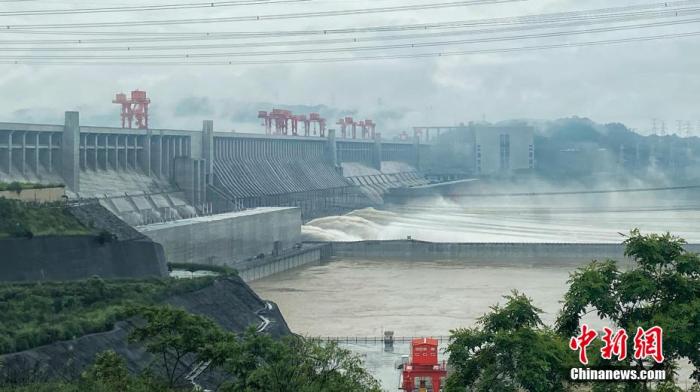 资料图：“长江2020年第1号洪水”抵达三峡。 周星亮 摄