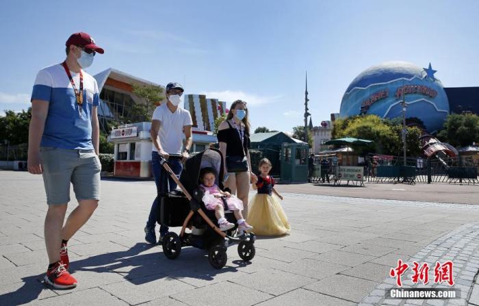当地时间2020年7月13日，法国巴黎迪士尼乐园恢复营业。 图片来源：视觉中国
