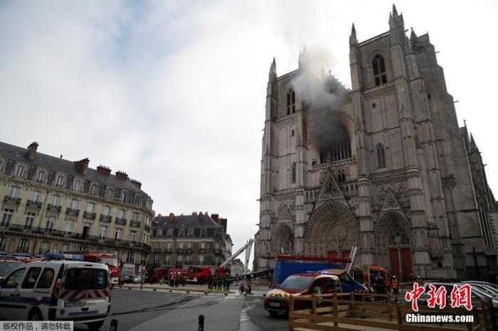 当地时间7月18日，据法新社报道，法国南特市一座哥特式大教堂发生火灾，目前火势已经得到控制。
