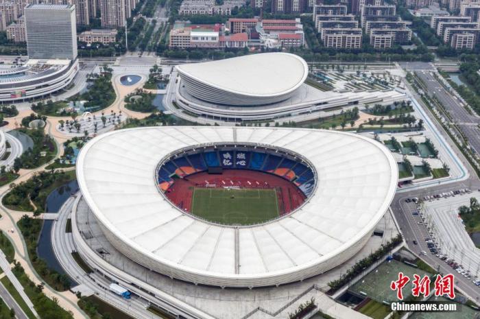 资料图：7月25日晚，2020中国足球协会超级联赛苏州赛区揭幕战将在苏州奥林匹克体育中心打响。/p中新社记者 泱波 摄