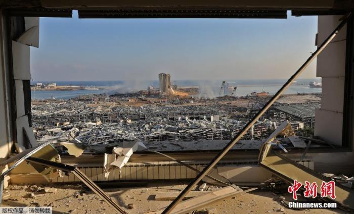 当地时间8月5日，黎巴嫩贝鲁特港口区发生剧烈爆炸后，现场建筑物被严重损毁。