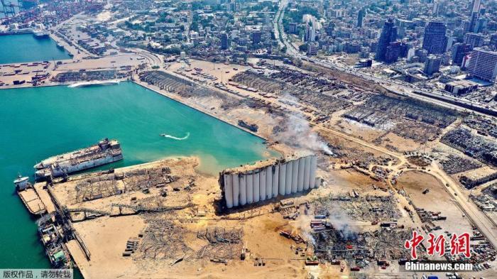 当地时间8月5日，贝鲁特港口爆炸后，原本建在港口处的一个小麦仓库只留下一面墙。