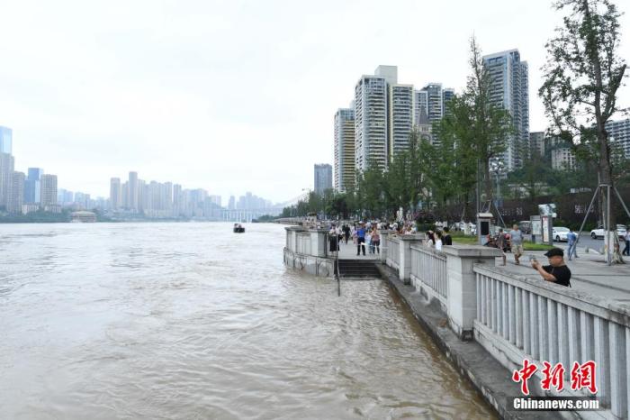 资料图：长江重庆段水位全线大幅超保。 陈超 摄