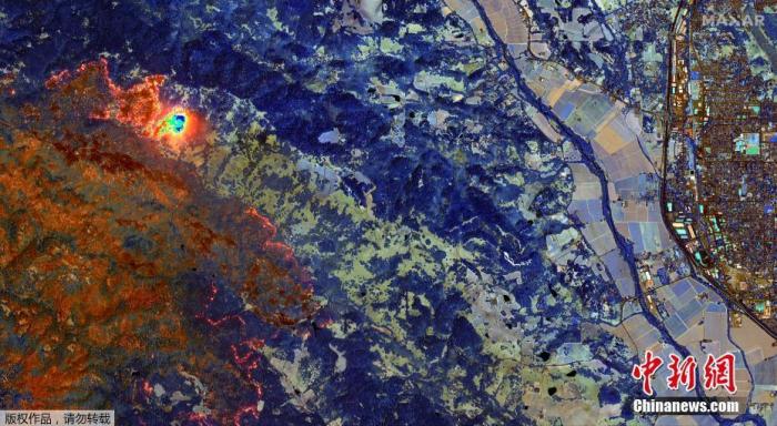 2020年8月22日讯，Maxar卫星技术发布了当地时间8月21日美国加州大火在同一区域的卫星图像和高分辨率短波红外(SWIR)卫星图像。