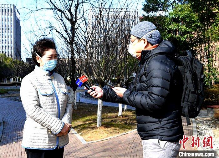 中新社记者杨程晨受表彰为全国抗击新冠肺炎疫情先进个人