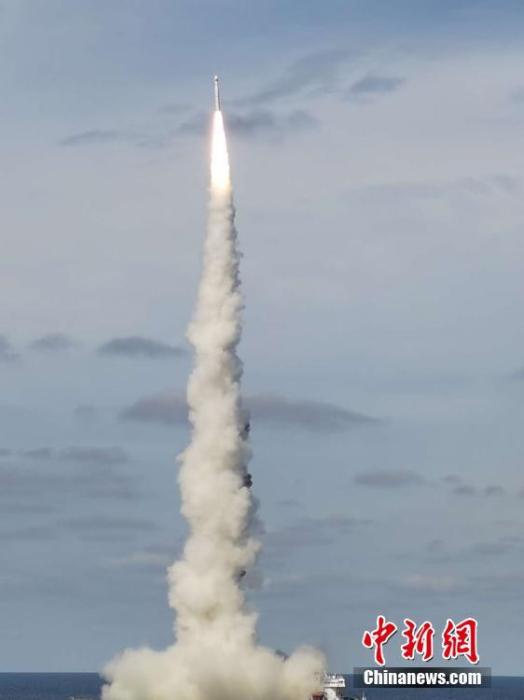 北京时间9月15日9时23分，中国在黄海海域用长征十一号海射运载火箭，采取“一箭九星”方式将“吉林一号”高分03-1组卫星送入预定轨道，发射获得圆满成功。中国运载火箭技术研究院 供图