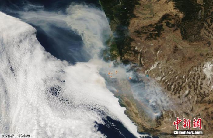 当地时间10月4日，NASA公布摄于9月29日的美国加州大火卫星云图。美国加州林业与消防局通报，今年山火烧毁了加利福尼亚州的大片土地，达到了史无前例的水平——近1.6万平方公里(将近北京市面积)，并已造成了31人死亡。
