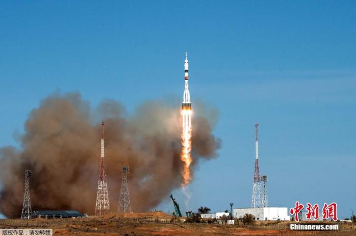 资料图：当地时间2020年10月14日，俄罗斯和美国的三名宇航员乘坐俄罗斯的“联盟号”MS-17载人飞船，从哈萨克斯坦发射升空前往国际空间站(ISS)。