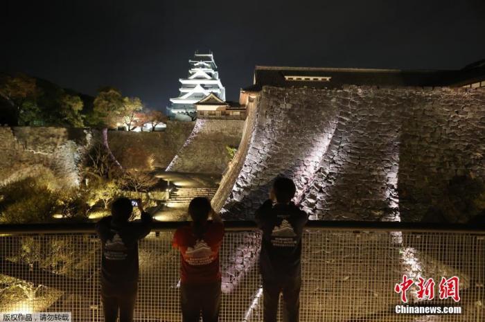 熊本城2016年发生地震后首次开放夜景。