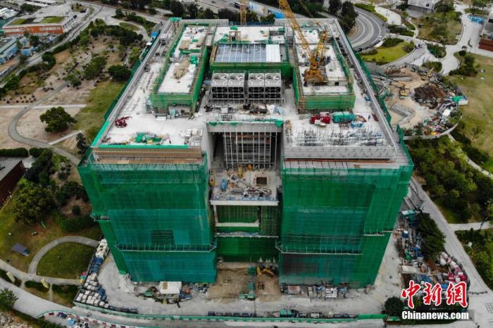资料图：2020年11月18瑞消息，图为正在施工中的香港故宫文化博物馆大楼（航拍）。中新社记者 张炜 摄