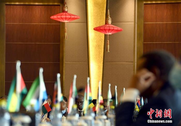 12月10日，中非合作论坛第十四届高官会在北京举行。
<a target='_blank' href='http://www.chinanews.com/'>中新社</a>记者 侯宇 摄