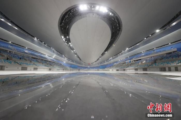 12月25日，北京2022年冬奥会标志性建筑国家速滑馆完工，计划于2021年1月开展首次制冰工作。冬奥会期间，国家速滑馆将承担速度滑冰比赛，在此将诞生14块金牌。图为国家速滑馆内景。
a target='_blank' href='http://www.chinanews.com/'中新社/a记者 韩海丹 摄