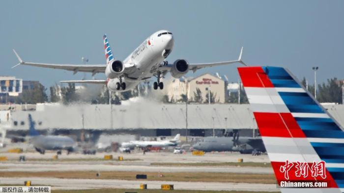 资料图：2020年12月29日，美国航空公司718航班从迈阿密起飞前往纽约，该航班机型为波音737MAX。美国联邦航空局(FAA)11月解除波音737MAX型客机长达20个月的“禁飞令”后，这型客机首次重返美国商业客机市场。