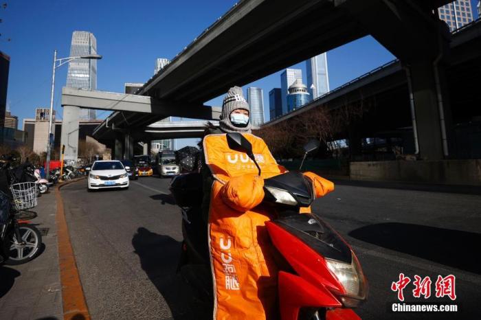 1月7日,市民在北京的寒风中骑车出行。
<a target='_blank' href='http://www.webtreeseo.com/'>中新社</a>记者 富田 摄 1月7日,市民在北京的寒风中骑车出行。
<a target='_blank' href='http://www.webtreeseo.com/'>中新社</a>记者 富田 摄