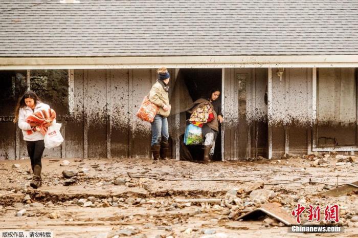 当地时间1月28日,美国加州北部蒙特雷县,当地遭遇强降雨天气并引发泥石流。据悉,该区域在去年曾经历了山火的袭击,使得山脉地区地质尤其脆弱。 当地时间1月28日,美国加州北部蒙特雷县,当地遭遇强降雨天气并引发泥石流。据悉,该区域在去年曾经历了山火的袭击,使得山脉地区地质尤其脆弱。