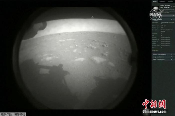 当地时间2月18日，美国“毅力号”火星车成功着陆，并成功拍摄传回首批火星图像。