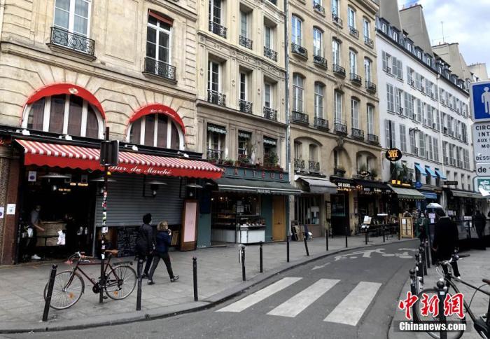 从当地时间2月23日起，巴黎市中心部分街道禁止饮酒。巴黎警方宣布相关禁令，旨在防止民众聚集导致新冠病毒进一步传播。图为23日拍摄的巴黎六区布希街，这是禁止饮酒的市中心街道之一。
<a target='_blank' href='http://www.chinanews.com/'>中新社</a>记者 李洋 摄