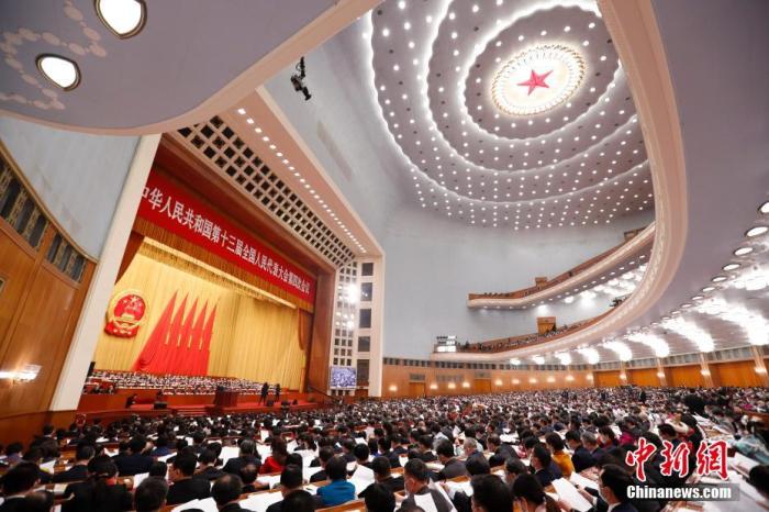 3月5日，第十三届全国人民代表大会第四次会议在北京人民大会堂开幕。 中新社记者 刘震 摄