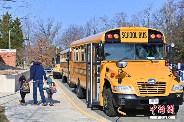 自3月1日开始，美国弗吉尼亚州阿灵顿县公立中小学允许学生自愿选择返校复课。<a target='_blank' href='http://www.chinanews.com/'>中新社</a>记者 陈孟统 摄