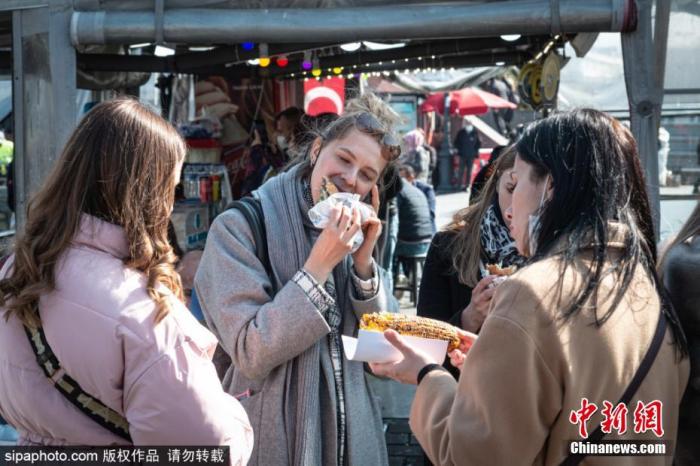 当地时间2021年3月4日,土耳其伊斯坦布尔,疫情下的餐馆与民众生活。 当地时间2021年3月4日,土耳其伊斯坦布尔,疫情下的餐馆与民众生活。