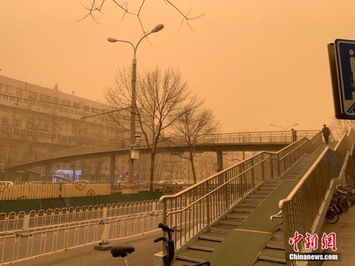 3月15日，北京迎沙尘降温天气，空气能见度减弱。 <a target='_blank' href='http://www.chinanews.com/' >中新网</a>记者 翟璐 摄
