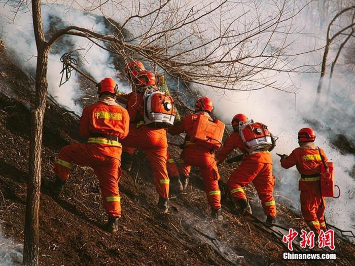 资料图：吉林森林消防举行灭火演练。宋振豪 摄