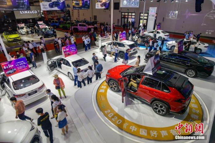 3月19日，2021第18届海南国际汽车展览会正在海口举行。
/p中新社记者 骆云飞 摄