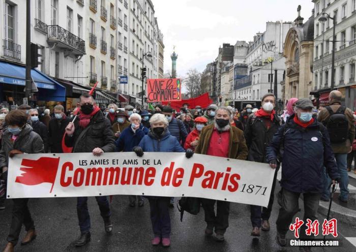 当地时间3月18日，法国民众在巴黎举行游行，纪念巴黎公社150周年。中 新社记者 李洋 摄