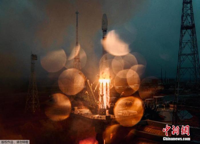 当地时间3月22日，俄罗斯“联盟-2.1a”运载火箭已携带18个国家的38颗卫星，从哈萨克斯坦拜科努尔发射场发射升空。此外，45年来，“联盟-2.1a”运载火箭首次将配色从传统的灰橙色改为白蓝色。