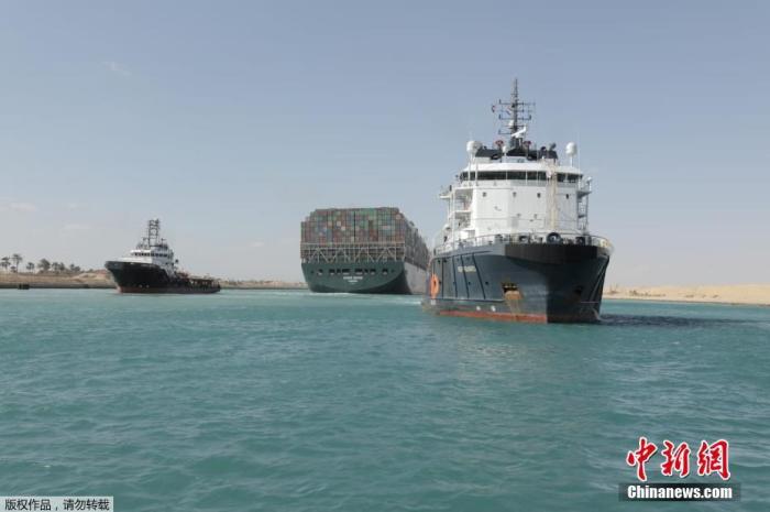 当地时间3月29日，埃及当局称，在搁浅货轮成功上浮后，运河将全天24小时正常运行。