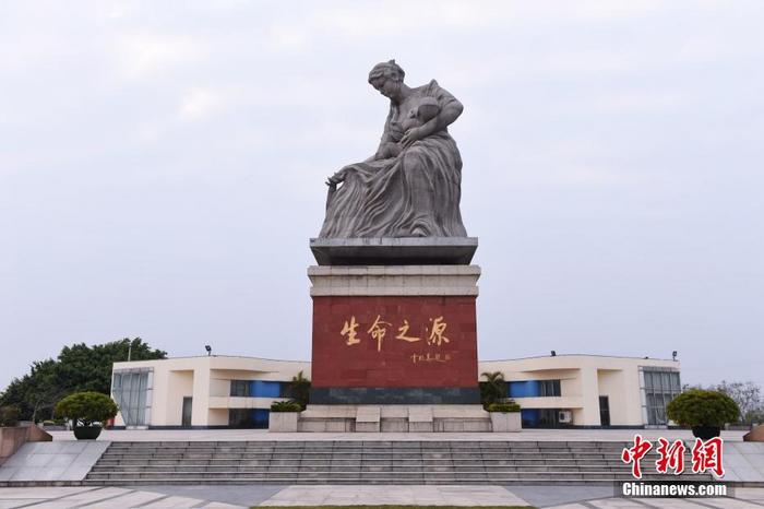 图为东深供水工程纪念碑。(粤海集团供图 ) 通讯:东江倒流山低头 应知碧水为谁鸣