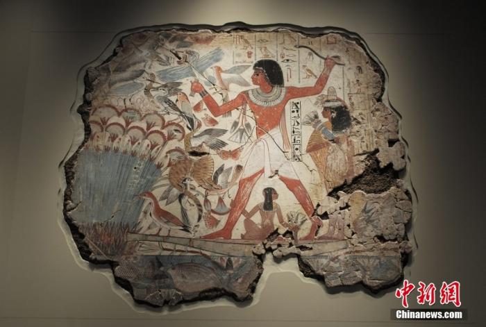 大英博物馆内古埃及文化的壁画绘画彩绘，展示了古代埃及文明的生活生产场景，十分精美。图片来源：视觉中国