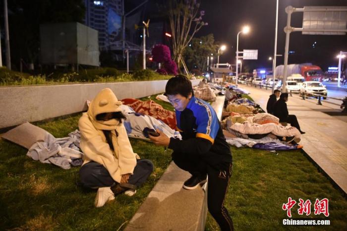 大理漾濞6.4级地震：云南消防成功救出17人、转移541人