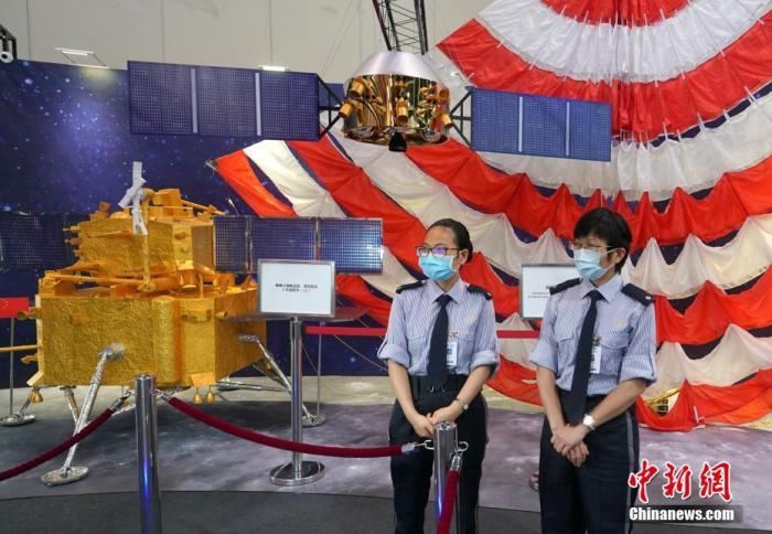 图为首次在香港展出的嫦娥五号月球探测器模型。 <a target='_blank' href='http://www.chinanews.com/'>中新社</a>记者 张炜 摄
