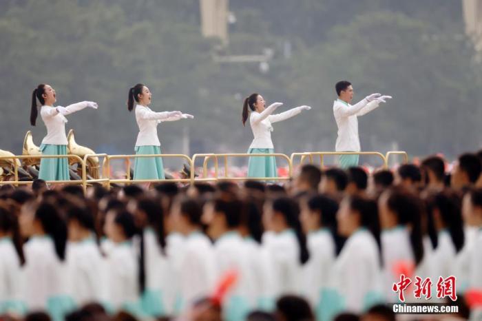 7月1日上午，庆祝中国共产党成立100周年大会在北京天安门广场隆重举行。图为现场合唱团。 <a target='_blank' href='http://www.chinanews.com/'>中新社</a>记者 韩海丹 摄