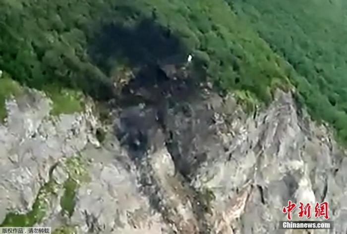 當地時間7月6日,一架載有20餘人的俄羅斯安-26客機在俄東部堪察加邊疆區帕拉納村附近失聯。據報道,飛機撞上了一座山坡,導致其墜毀。初步消息顯示,俄羅斯安-26客機機上全部人員無一生還。圖為飛機墜毀地點。 當地時間7月6日,一架載有20餘人的俄羅斯安-26客機在俄東部堪察加邊疆區帕拉納村附近失聯。據報道,飛機撞上了一座山坡,導致其墜毀。初步消息顯示,俄羅斯安-26客機機上全部人員無一生還。圖為飛機墜毀地點。