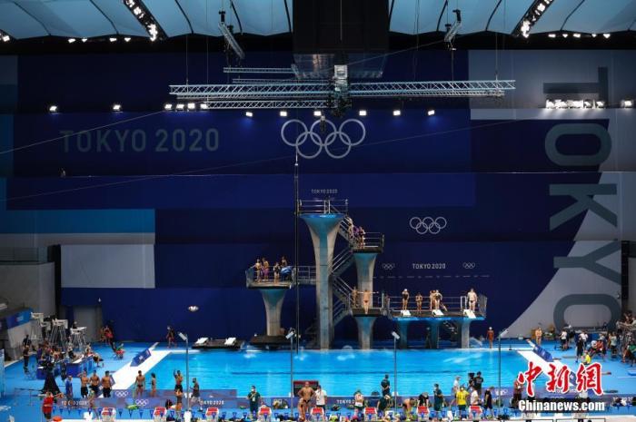 当地时间7月21日，东京奥运会开幕在即，各国运动员在东京水上运动中心进行适应场地训练。 <a target='_blank' href='http://www.chinanews.com/'>中新社</a>记者 富田 摄