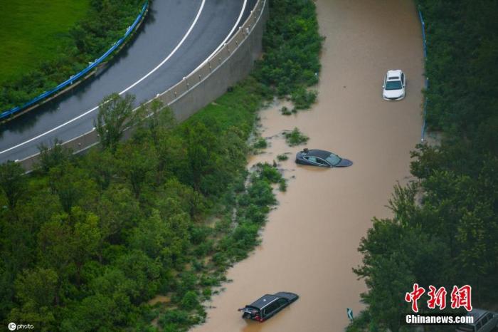 资料图：郑州暴雨。图片来源：ICphoto