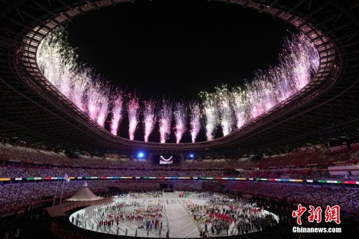 7月23日，第32届夏季奥林匹克运动会开幕式在日本东京新国立竞技场举行。 <a target='_blank' href='http://www.chinanews.com/'>中新社</a>记者 韩海丹 摄
