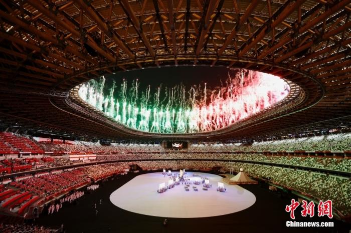 7月23日，第32届夏季奥林匹克运动会开幕式在日本东京新国立竞技场举行。图为开幕式现场。 <a target='_blank' href='http://www.chinanews.com/'>中新社</a>记者 富田 摄
