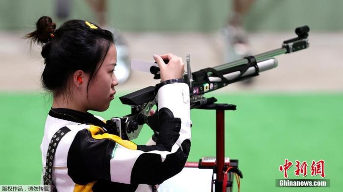 7月24日举行的东京奥运会女子10米气步枪决赛中，中国选手杨倩夺得冠军，为中国代表团揽入本届奥运会第一枚金牌。这也是本届东京奥运会诞生的首枚金牌。