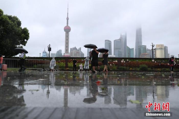 上海：台风“烟花”严重影响本市期间减少出行