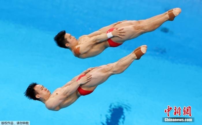 当地时间7月28日，东京奥运会男子双人3米板对决中，中国组合谢思埸/王宗源以467.82分的绝对实力夺冠，帮助中国跳水队将该项目的金牌“失而复得”，这也是中国代表团的第11金。